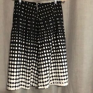 Pencil black and white skirt